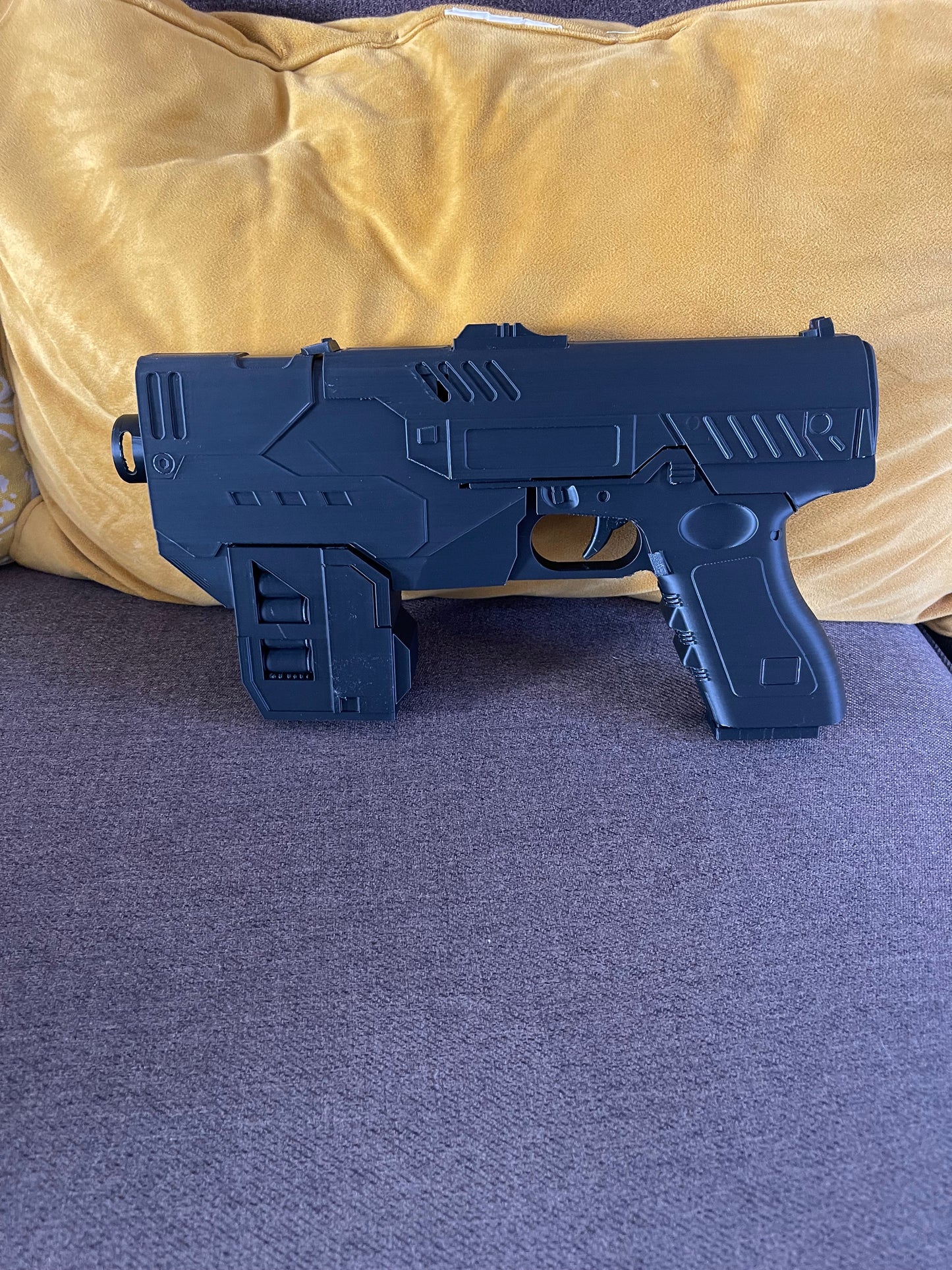 Judge Dredd Lawgiver & Badge - 3D Printed cosplay/ Props/DIY